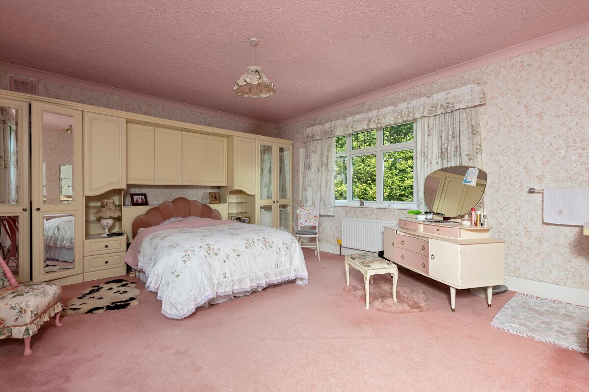 house for sale in Gibbet Hill Road, Coventry, West Midlands, CV4 STR012086298 Knight Frank