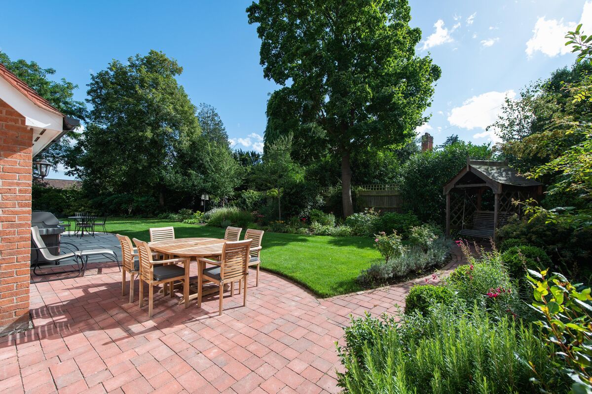 house for sale in The Avenue, StratforduponAvon, Warwickshire, CV37. STR012093018