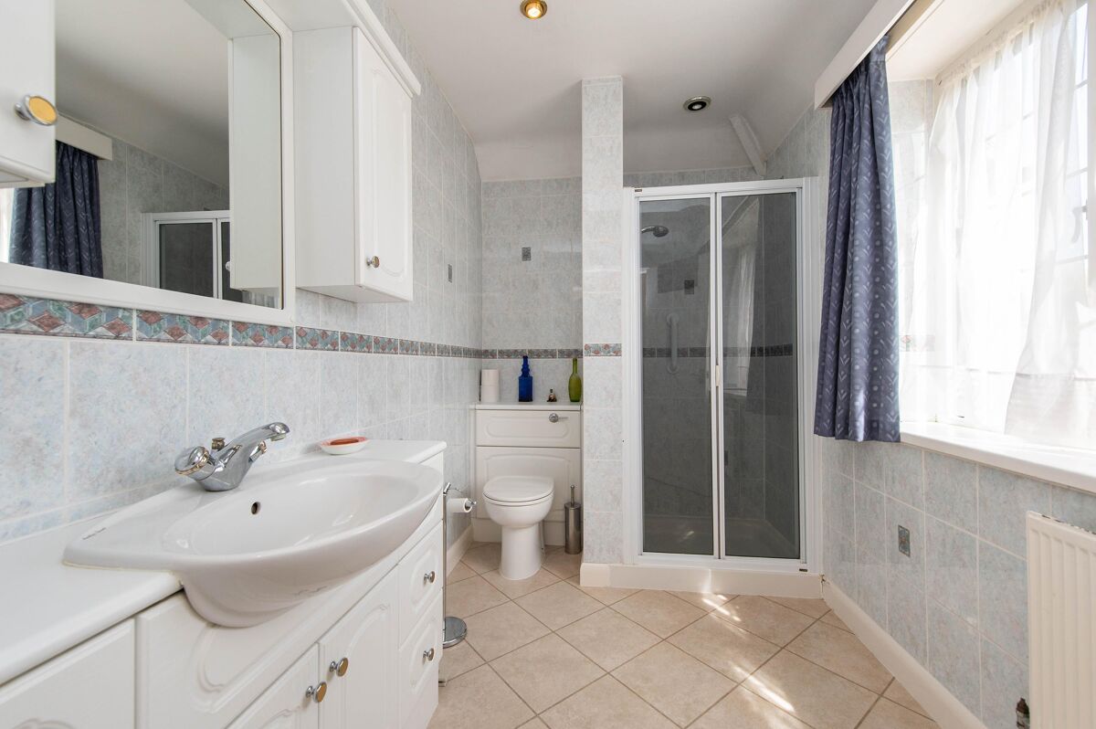 house for sale in Alveston Lane, Alveston, StratforduponAvon