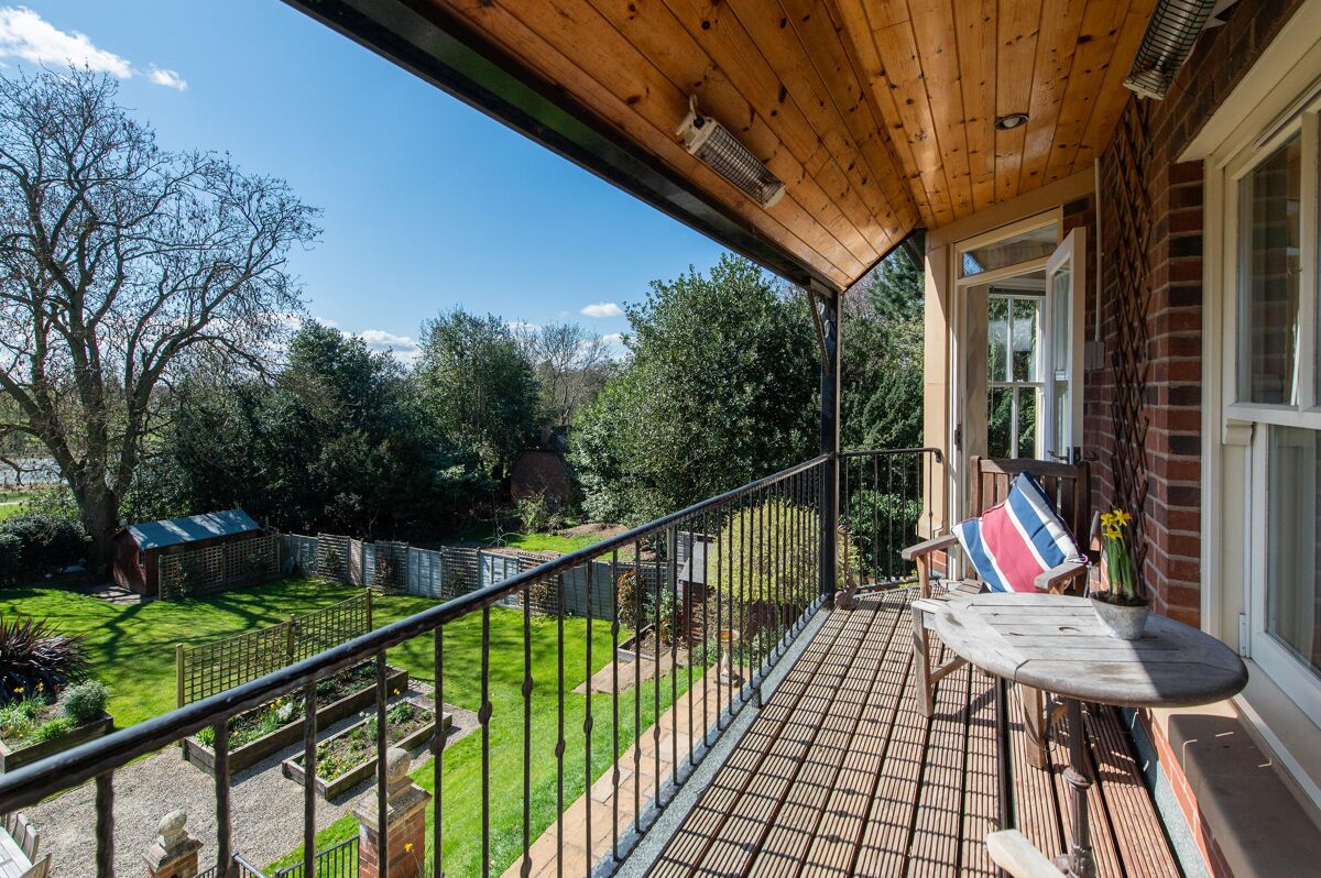 house for sale in High Street, Kenilworth, Warwickshire, CV8