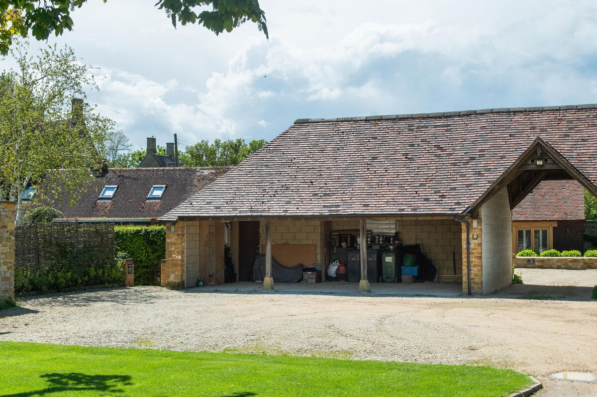 village house for sale in Darlingscott, ShipstononStour, Warwickshire