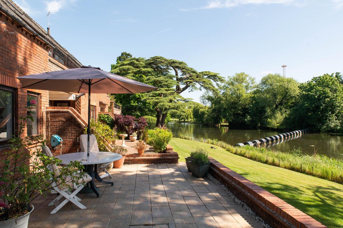 apartment for sale in Avonside, StratforduponAvon, Warwickshire, CV37