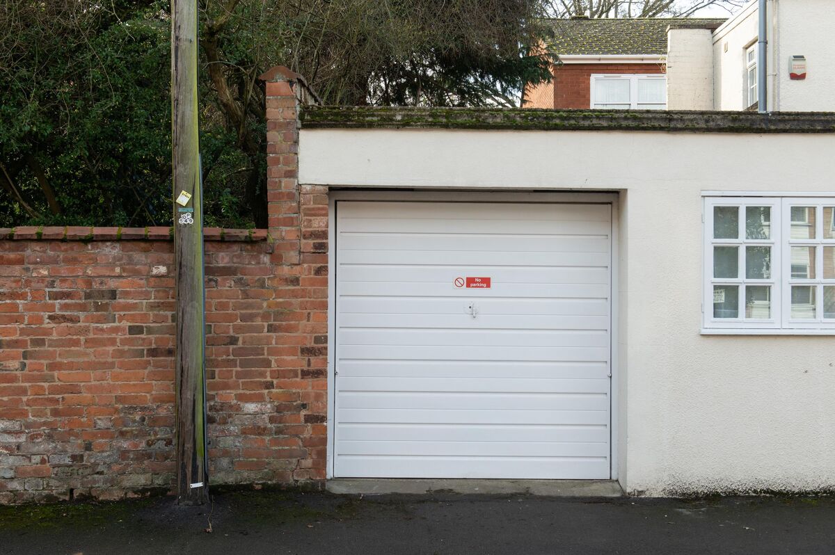 house for sale in Beauchamp Hill, Leamington Spa, Warwickshire, CV32 STR012278293 Knight Frank