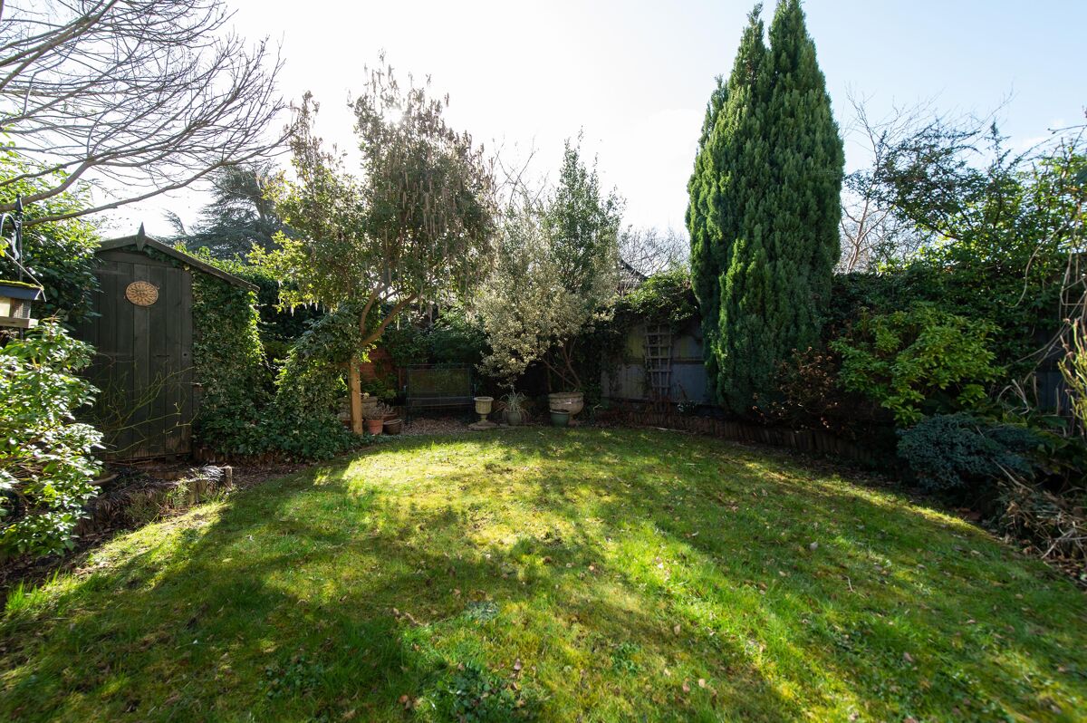 house for sale in Riverbank Gardens, Tiddington Road, Stratfordupon