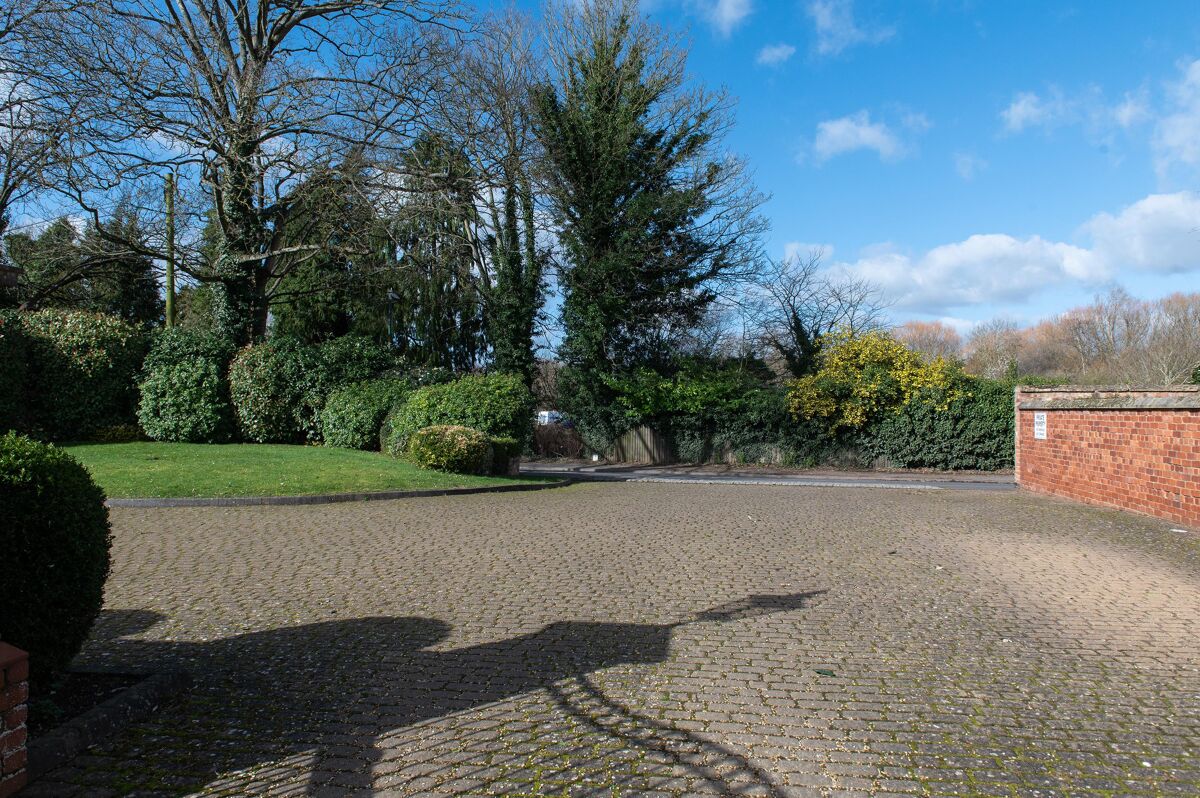 house for sale in Riverbank Gardens, Tiddington Road, StratforduponAvon, Warwickshire, CV37