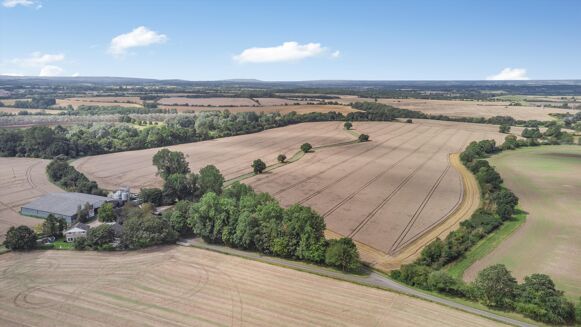 Picture of 4 bedroom farm/estate for sale.