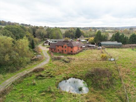 Picture of 6 bedroom farm/estate for sale.