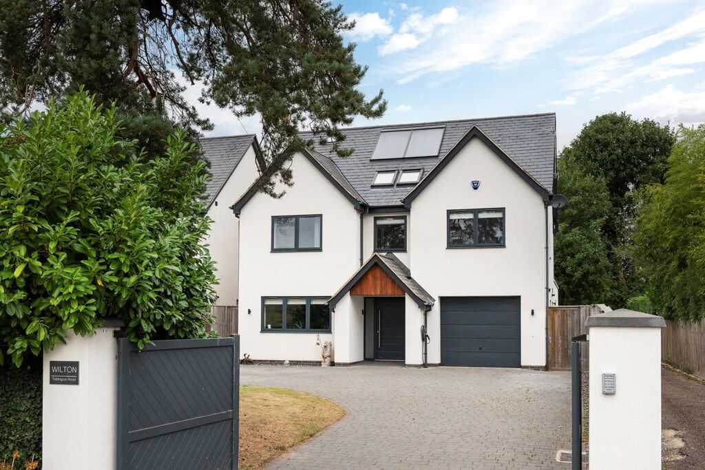 Image of Tiddington Road, Tiddington, Stratford-upon-Avon, Warwickshire, CV37