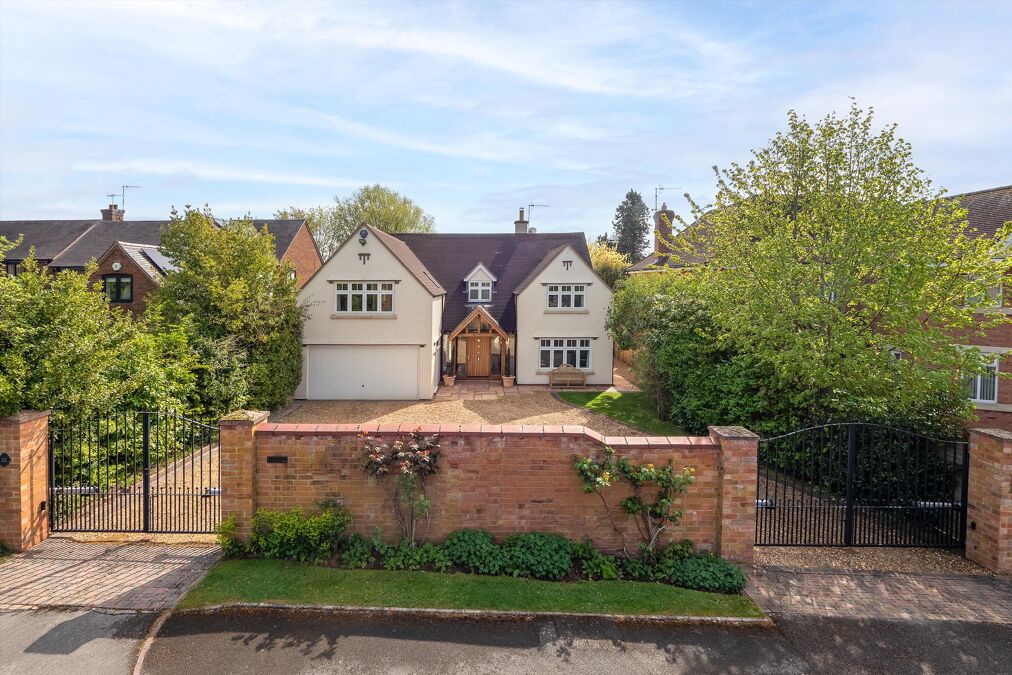 Image of Avenue Road, Stratford-upon-Avon, Warwickshire CV37