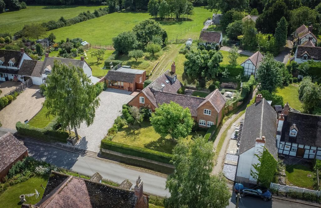 Image of Abbots Morton, Worcester, Worcestershire WR7