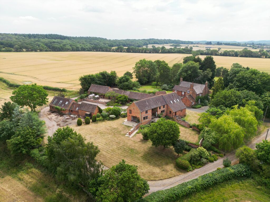 Image of Pettiford Lane, Wootton Wawen, Henley-in-Arden, Warwickshire, B95