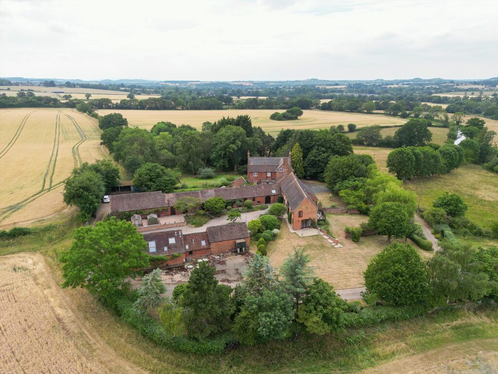 Image of Pettiford Lane, Wootton Wawen, Henley-in-Arden, Warwickshire, B95