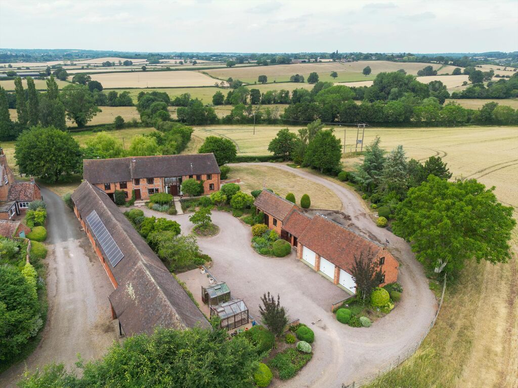 Image of Pettiford Lane, Wootton Wawen, Henley-in-Arden, Warwickshire, B95