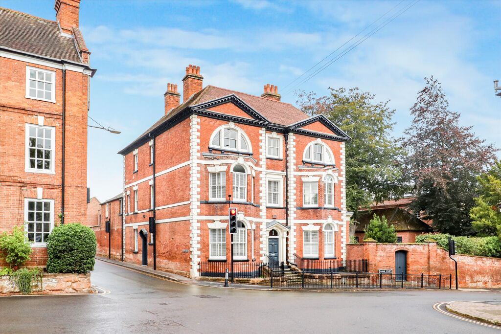 Image of Bridge Street, Kenilworth, Warwickshire CV8