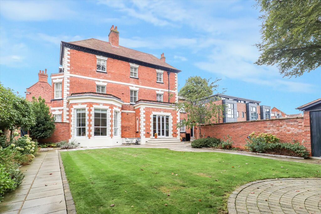 Image of Bridge Street, Kenilworth, Warwickshire CV8