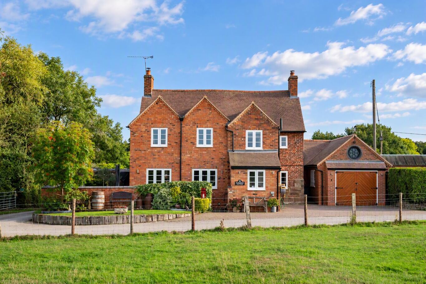 Image of Frogmore Lane, Fen End, Kenilworth, Warwickshire CV8