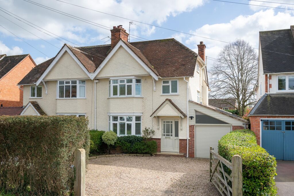 Image of Loxley Road, Stratford-upon-Avon, Warwickshire CV37