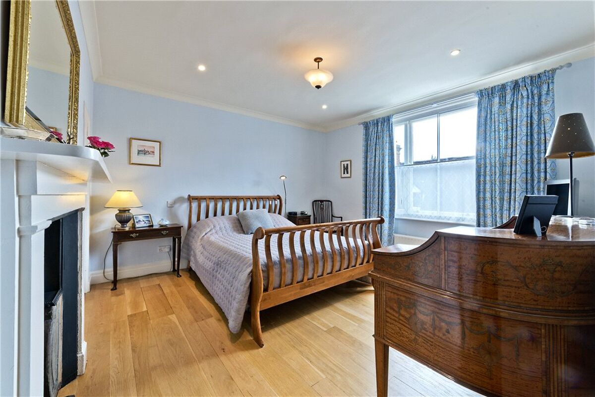 house for sale in St Nicholas Church Street, Warwick, CV34 STR110072 Knight Frank