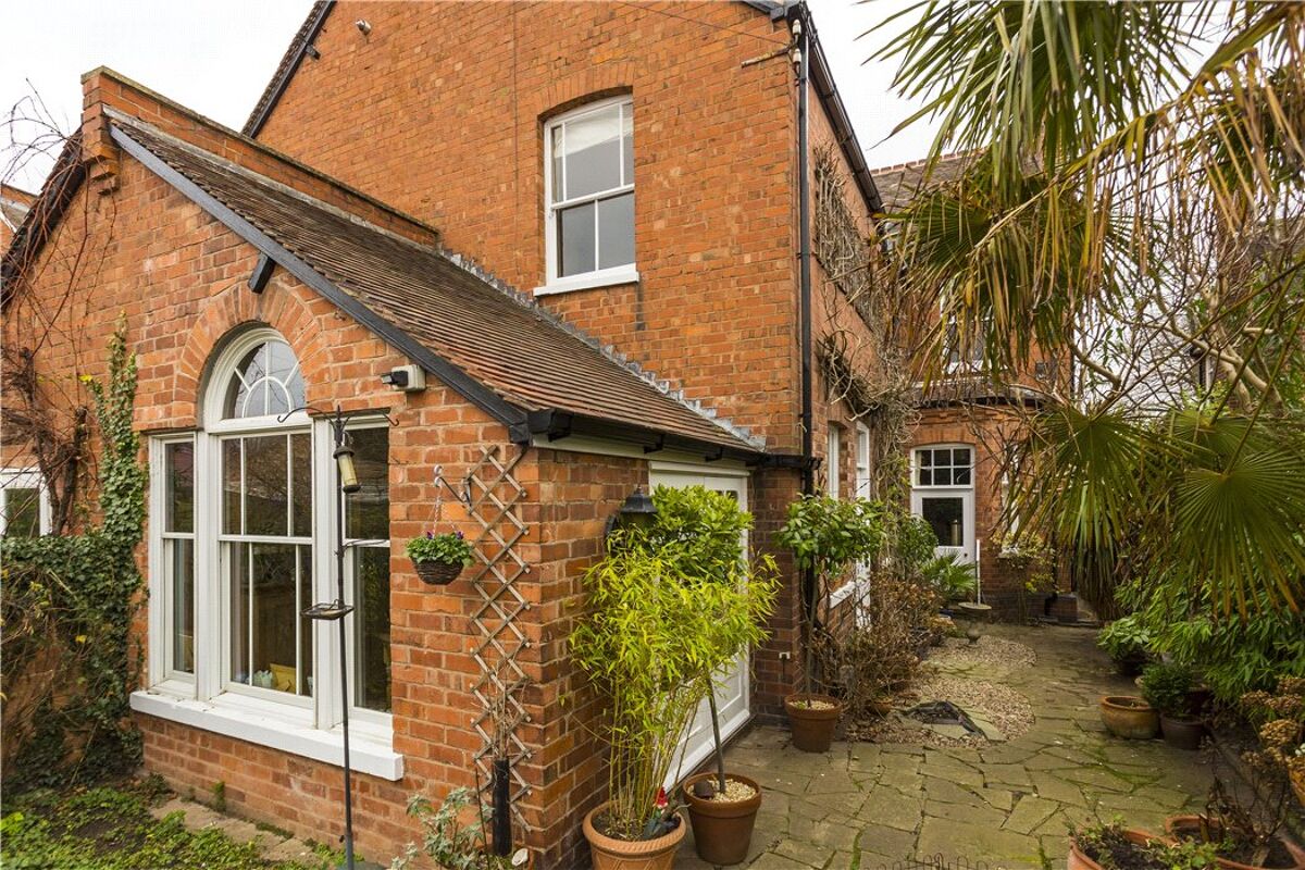 town house for sale in York Road, Leamington Spa, Warwickshire, CV31