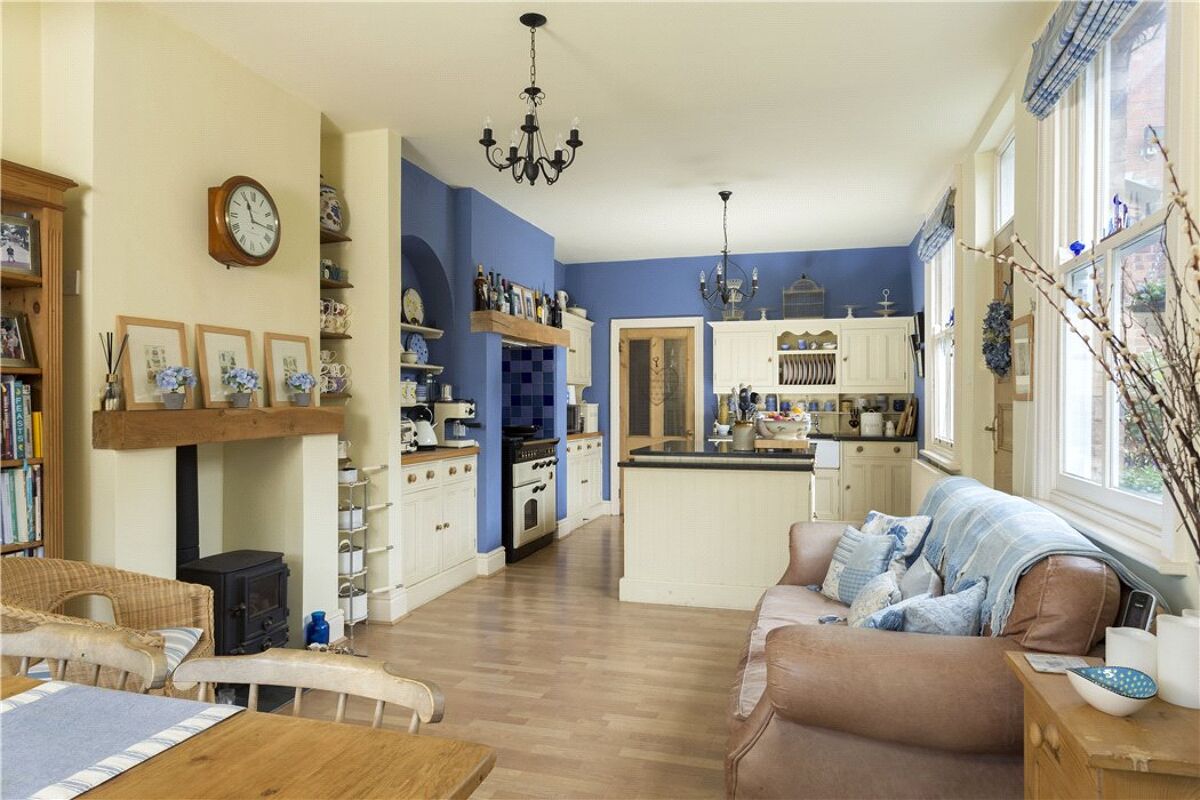 town house for sale in York Road, Leamington Spa, Warwickshire, CV31