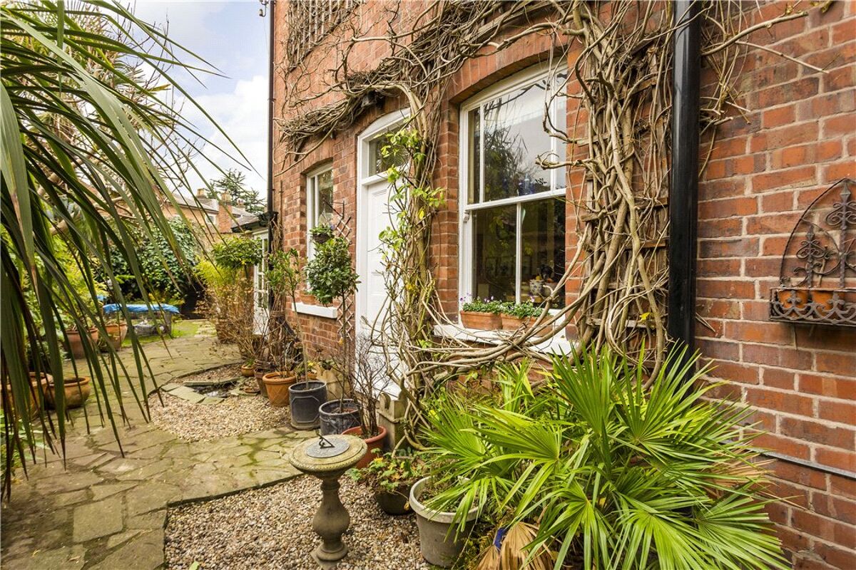 town house for sale in York Road, Leamington Spa, Warwickshire, CV31