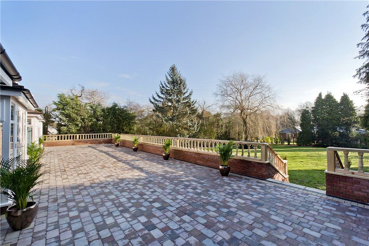 house for sale in Lovelace Avenue, Solihull, West Midlands, B91 STR130092 Knight Frank