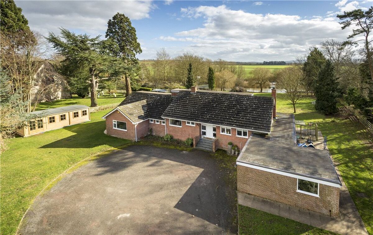 house for sale in Luddington, StratforduponAvon, Warwickshire, CV37