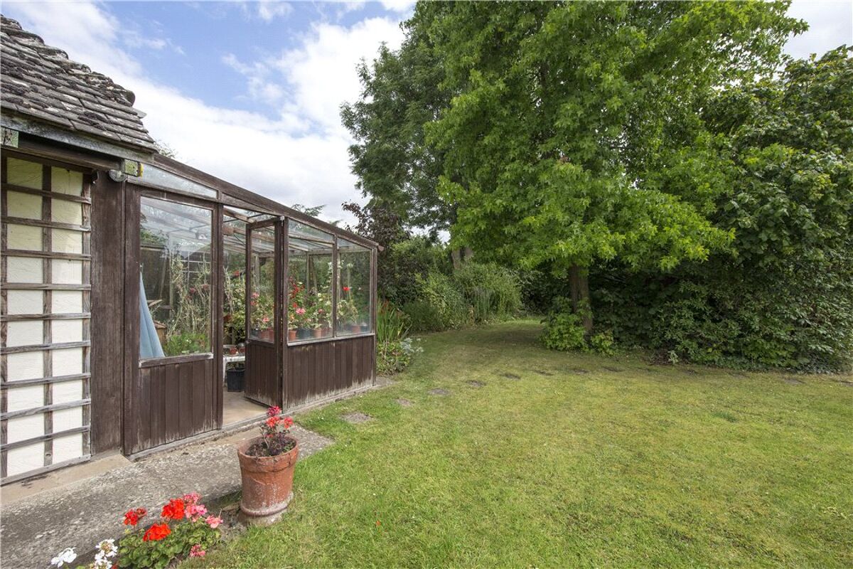 house for sale in Eton Road, StratforduponAvon, Warwickshire, CV37