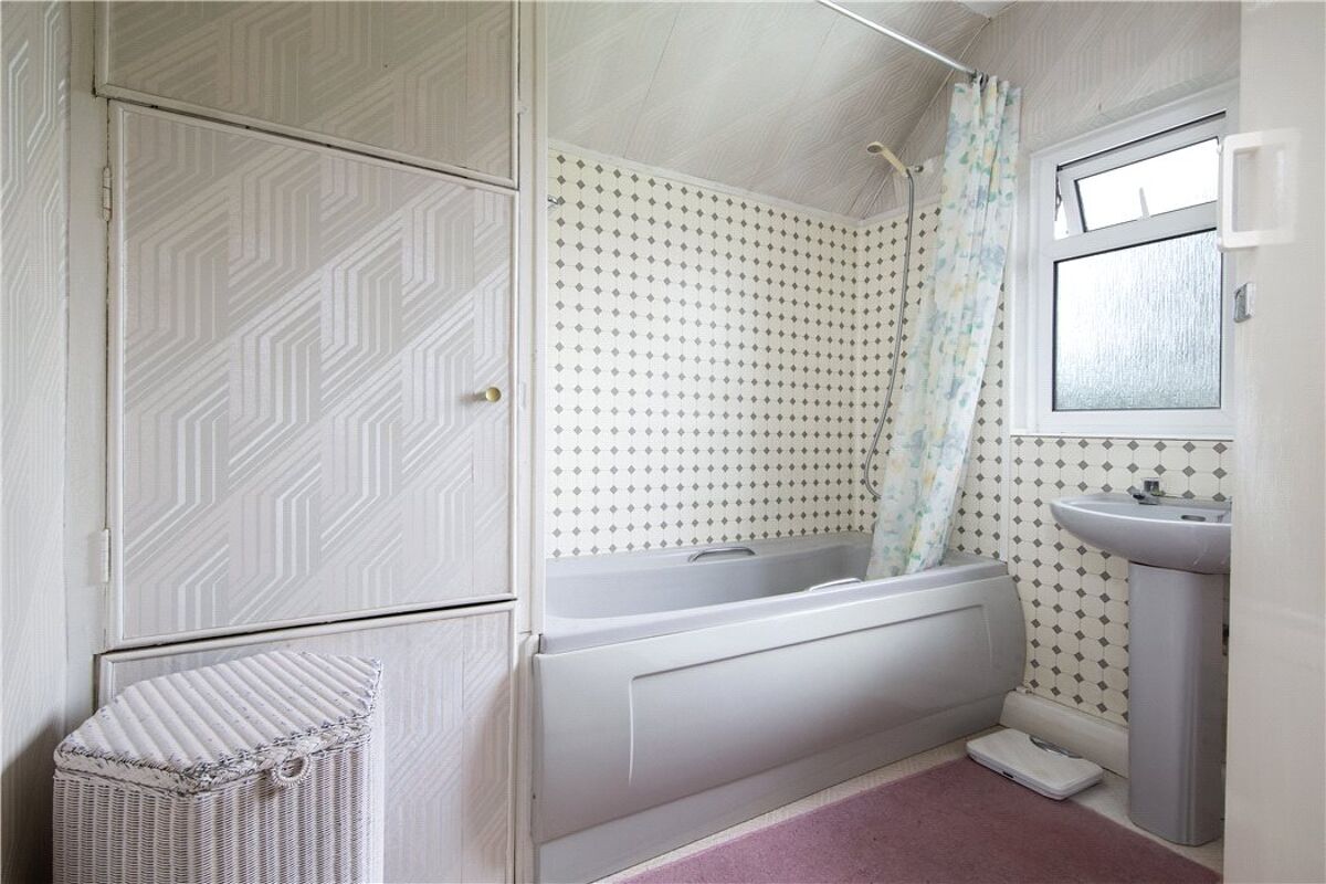 house for sale in Eton Road, StratforduponAvon, Warwickshire, CV37