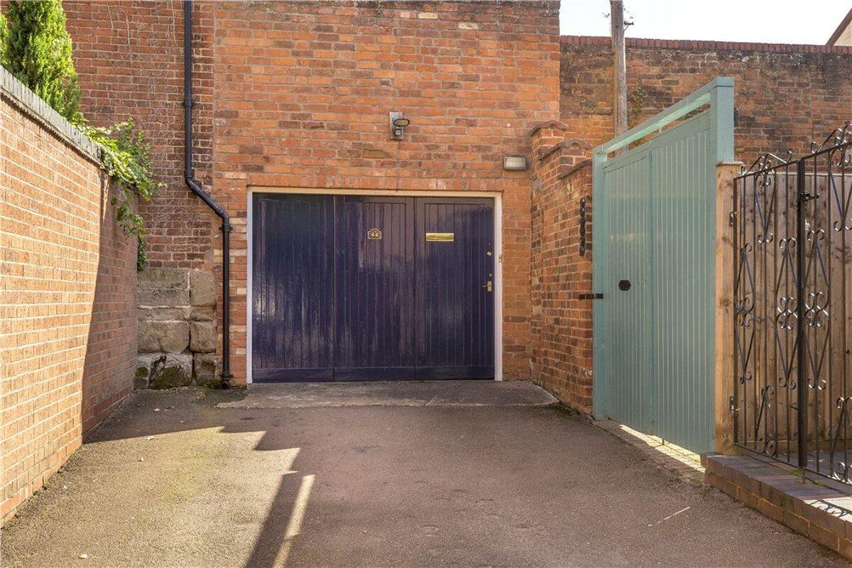 townhouse for sale in High Street, Warwick, CV34 STR150319 Knight Frank