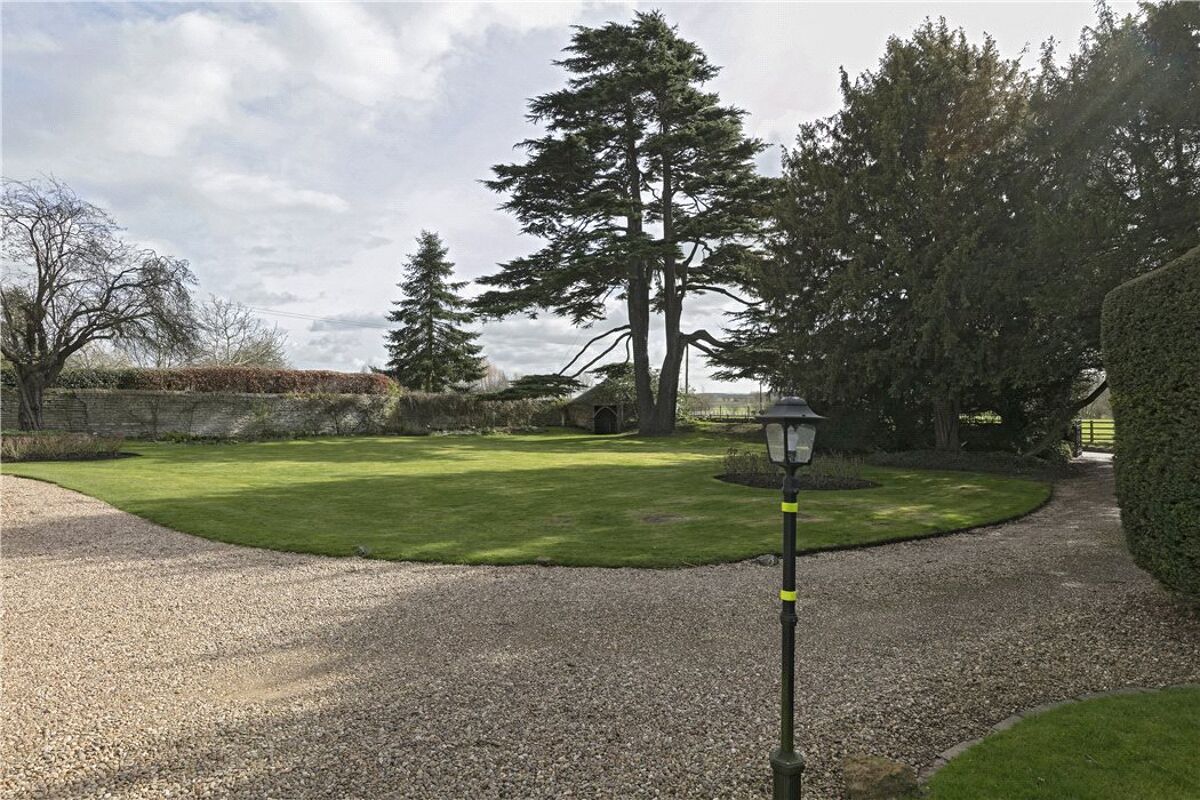 house for sale in Luddington, StratforduponAvon, Warwickshire, CV37