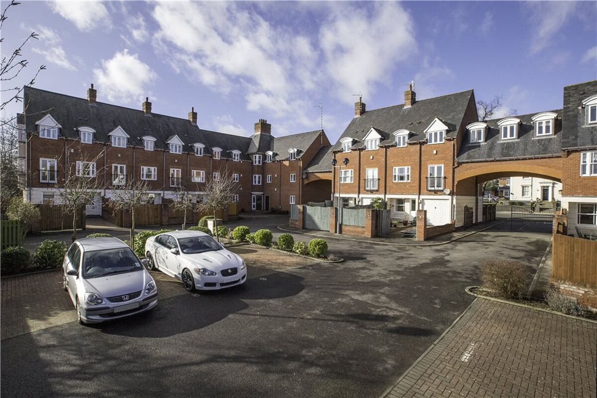 flat for sale in Warwick Mews, Warwick Road, StratforduponAvon