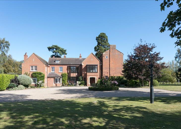 Houses For Sale With Swimming Pool In The Uk Knight Frank Uk