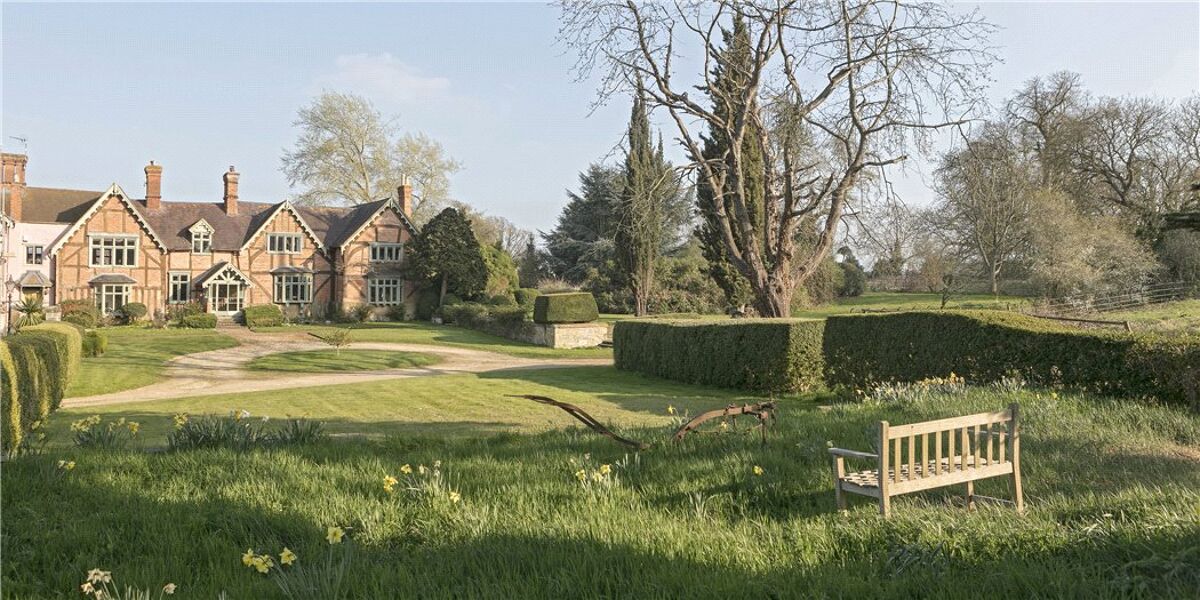 house for sale in Savages Close, Tachbrook, Leamington Spa, CV33 STR160287 Knight Frank