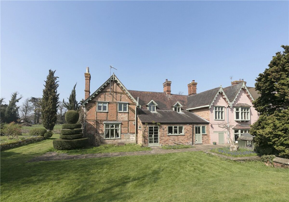 house for sale in Savages Close, Tachbrook, Leamington Spa, CV33 STR160287 Knight Frank