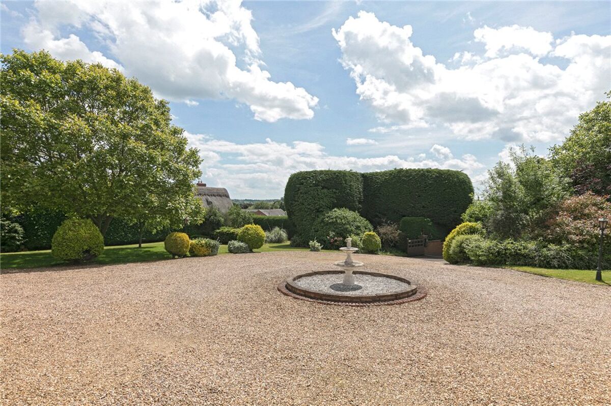 house for sale in High Street, Flore, Northampton, Northamptonshire