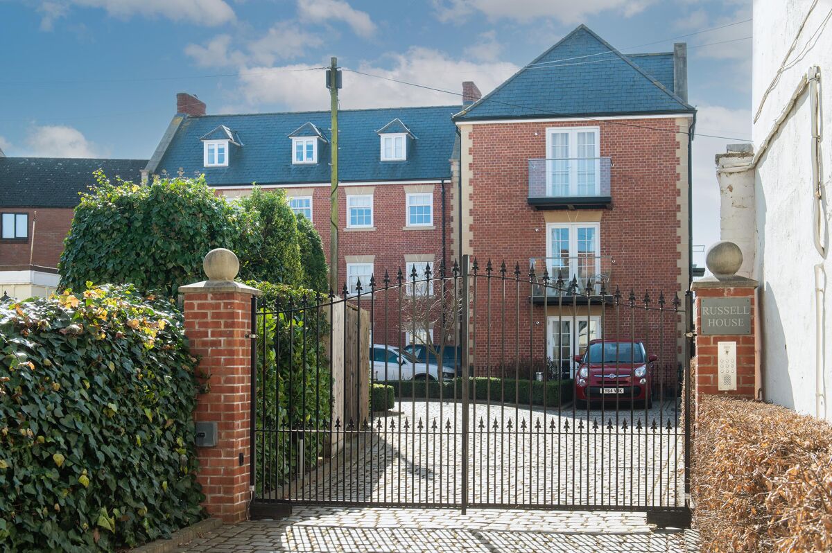 flat for sale in Russell House, Ely Street, Stratford Upon Avon