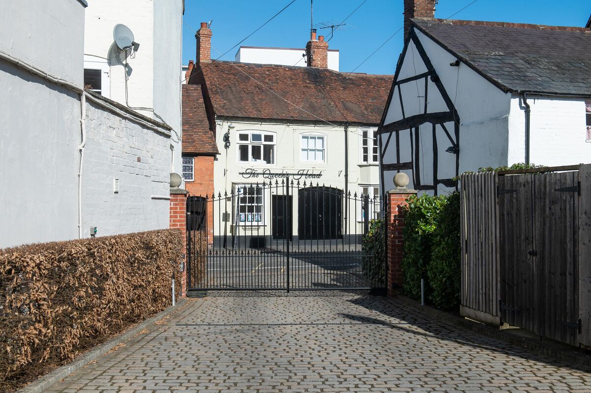 flat for sale in Russell House, Ely Street, Stratford Upon Avon