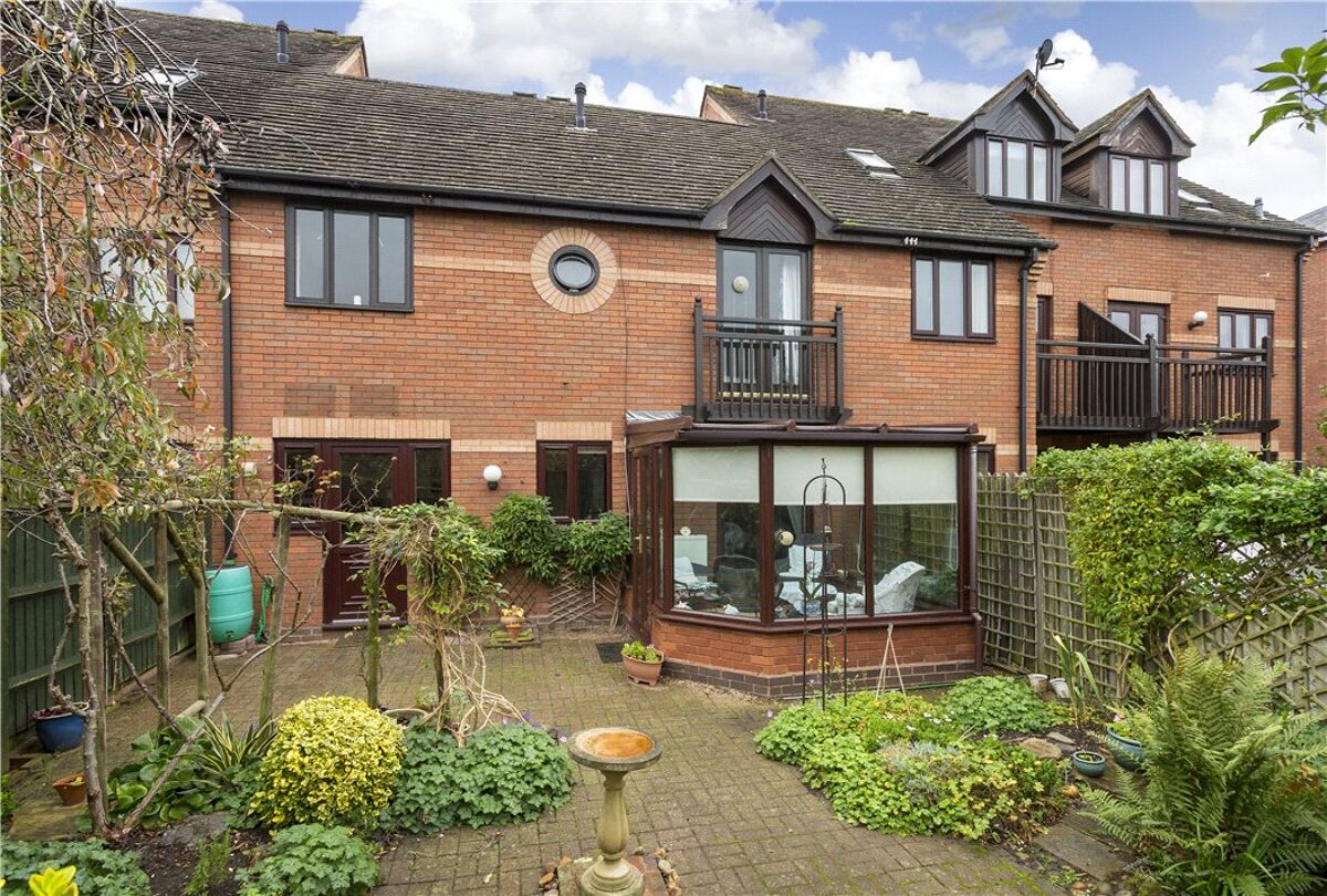 town house for sale in Lock Close, StratforduponAvon, CV37