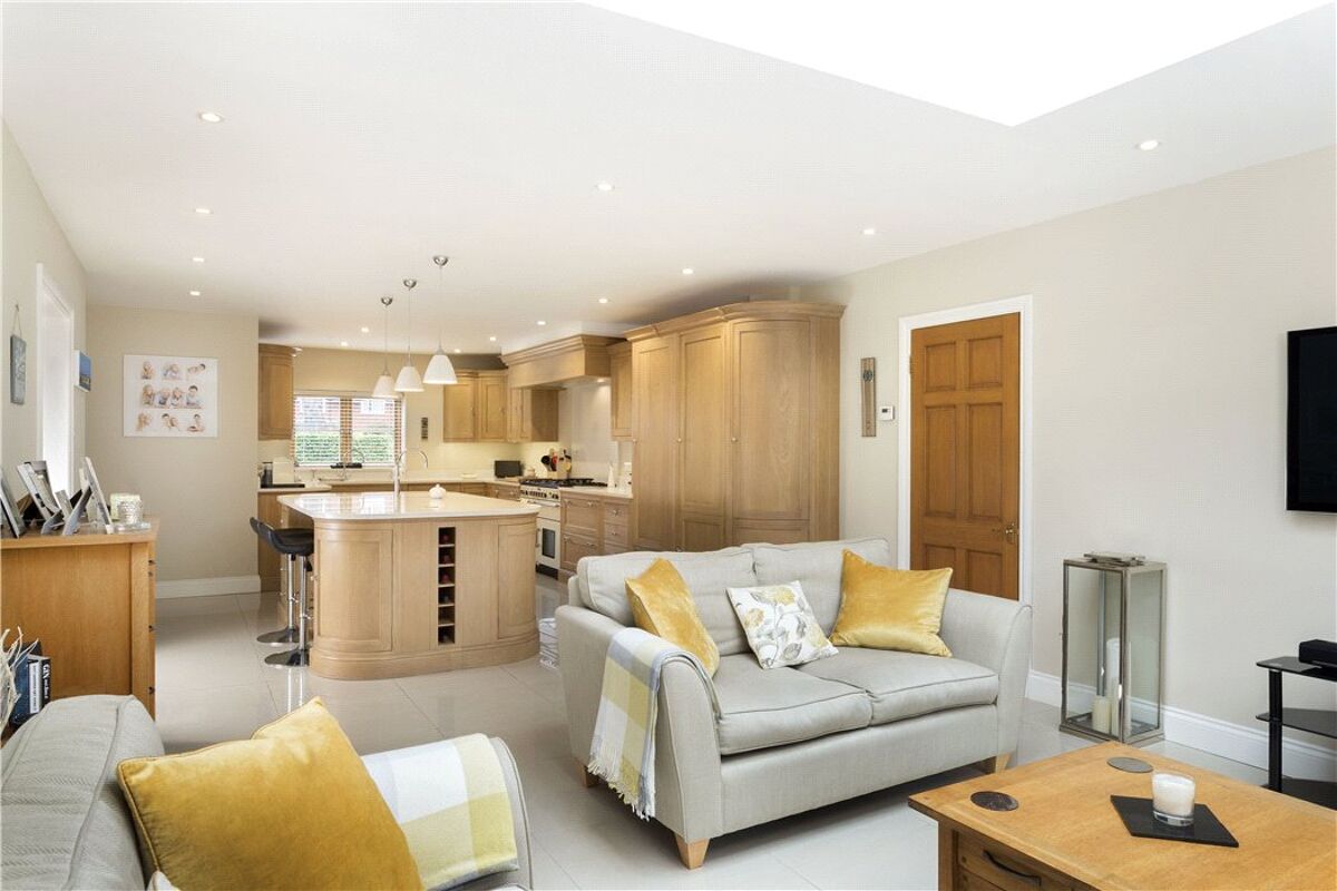 town house for sale in Tiddington Road, StratforduponAvon, CV37