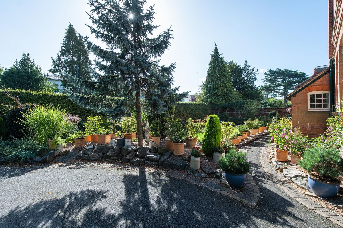 house for sale in Kenilworth Road, Leamington Spa, Warwickshire, CV32 STR180108 Knight Frank