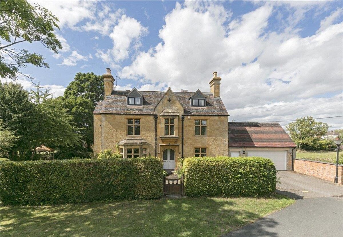 house for sale in Stratford Road, Honeybourne, Evesham, Worcestershire