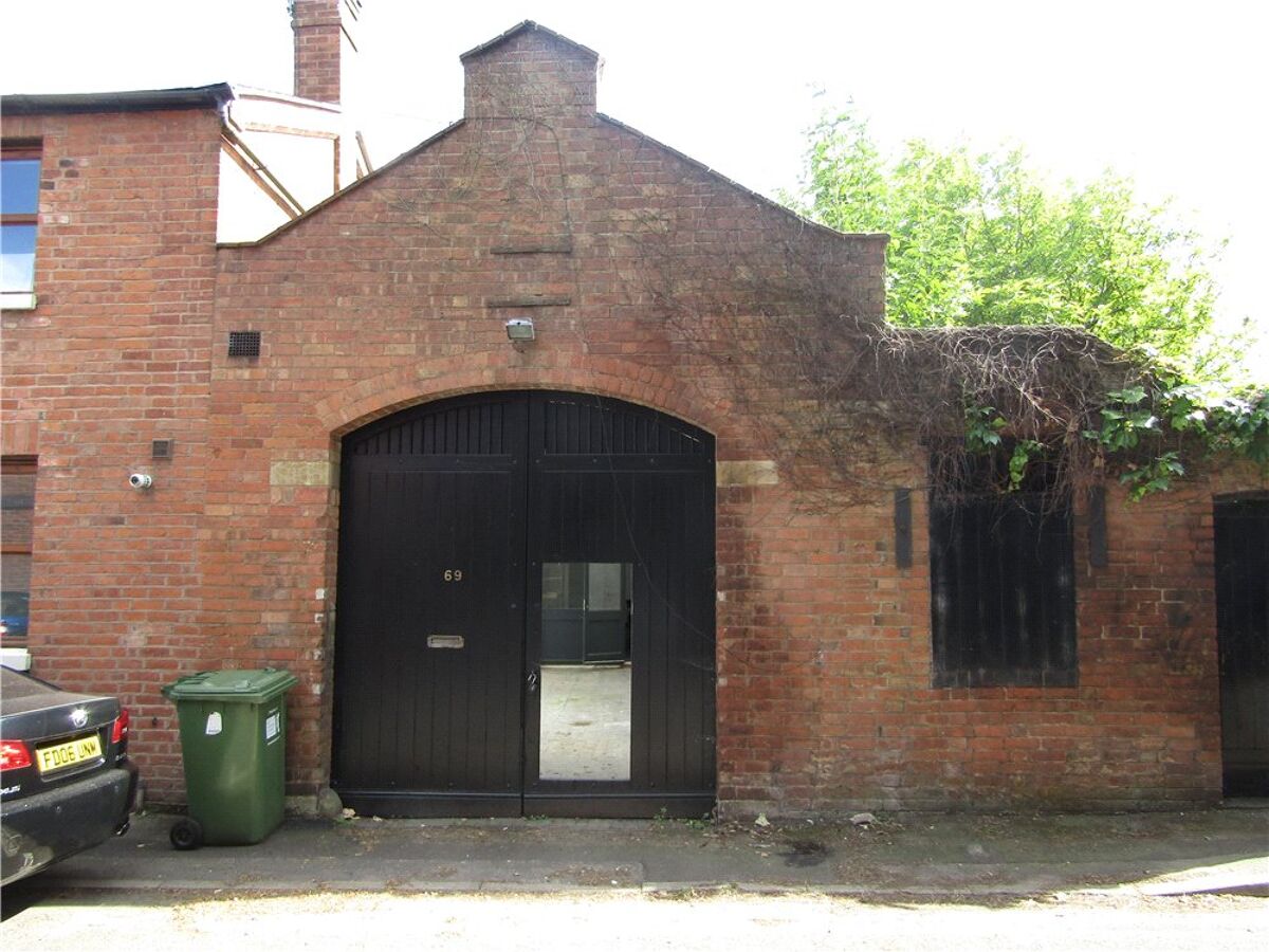 town house for sale in Beauchamp Avenue, Leamington Spa, CV32