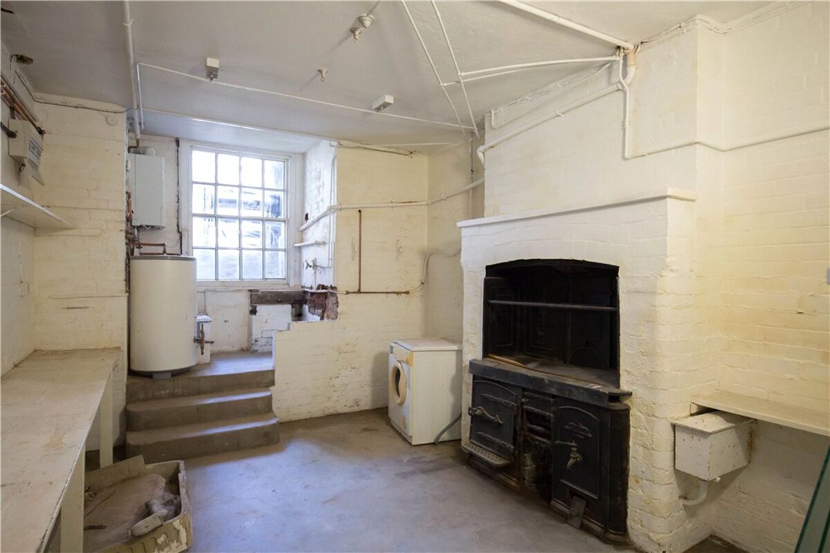 town house for sale in Beauchamp Avenue, Leamington Spa, CV32