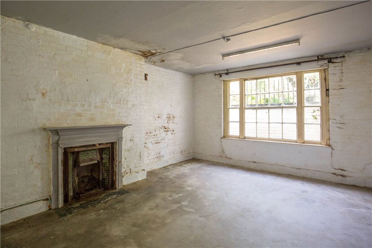 town house for sale in Beauchamp Avenue, Leamington Spa, CV32