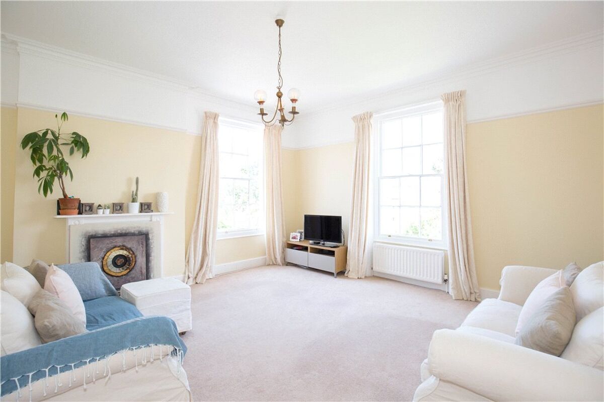 town house for sale in Beauchamp Avenue, Leamington Spa, CV32