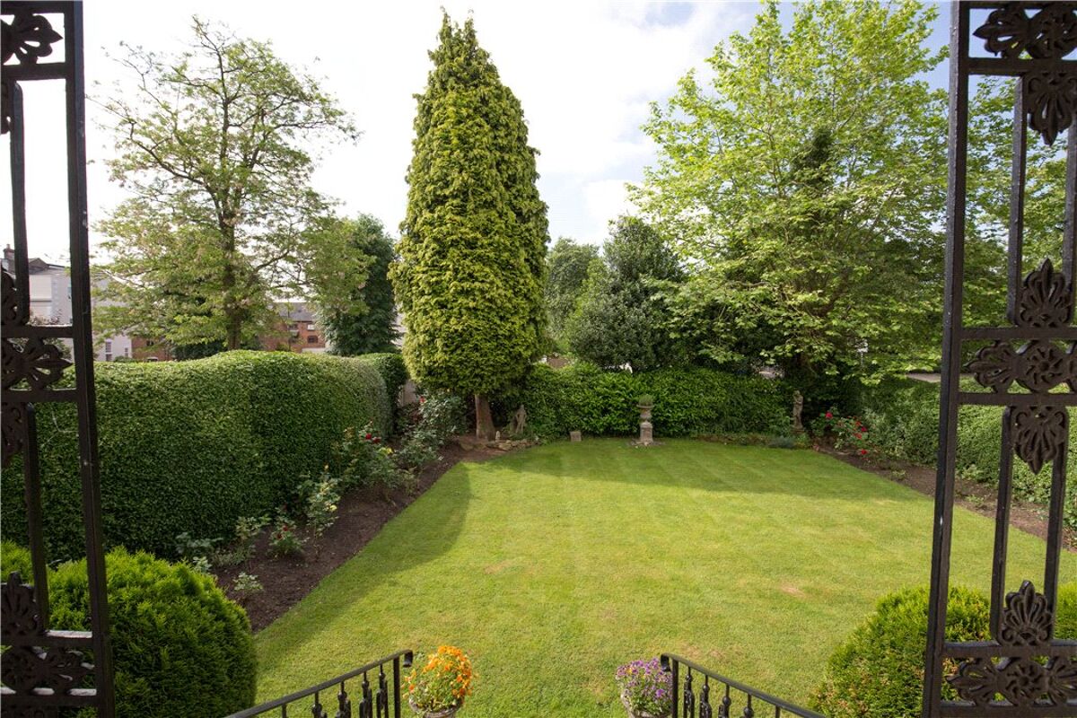 town house for sale in Beauchamp Avenue, Leamington Spa, CV32