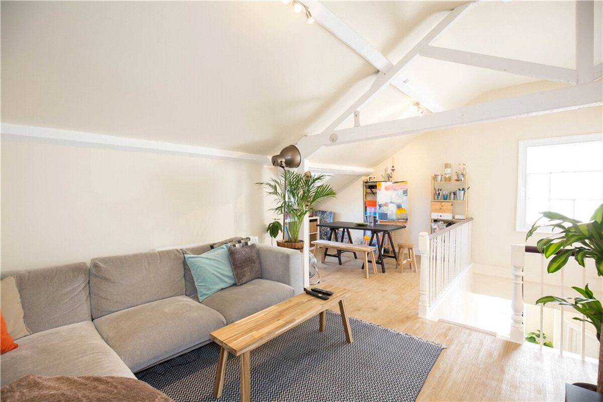 town house for sale in Beauchamp Avenue, Leamington Spa, CV32