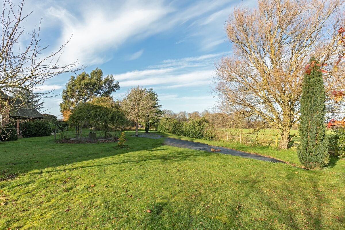 house for sale in Marton Road, Long Itchington, Southam, Warwickshire