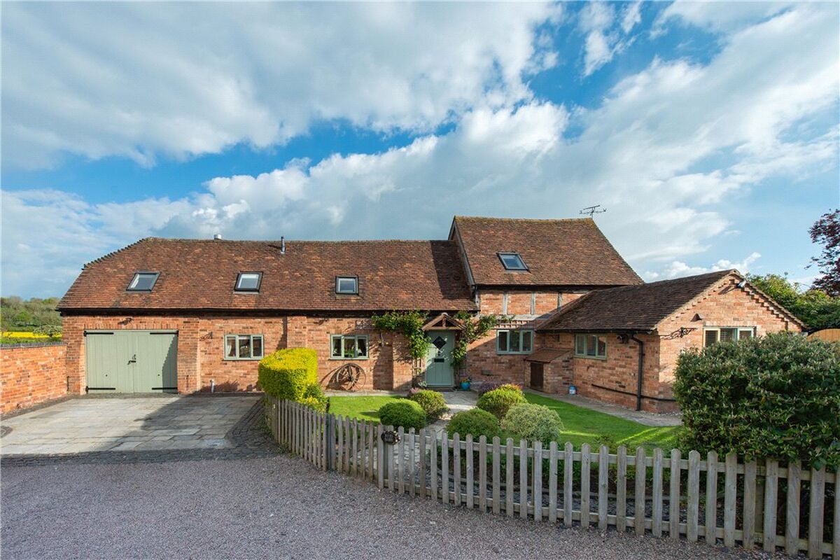 barn conversion for sale in Aston Holdings, Aston Cantlow, Henleyin